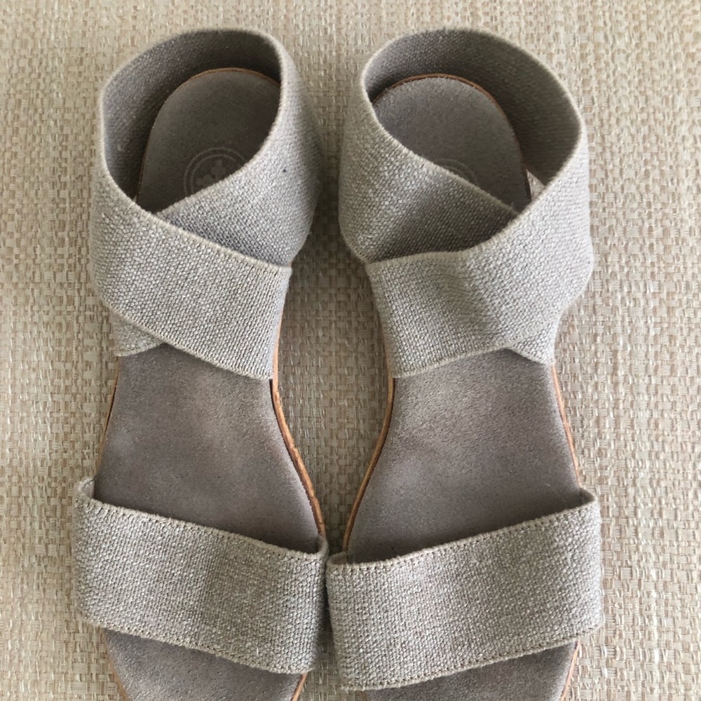 Comfortable, stretchy versatile  Sandal